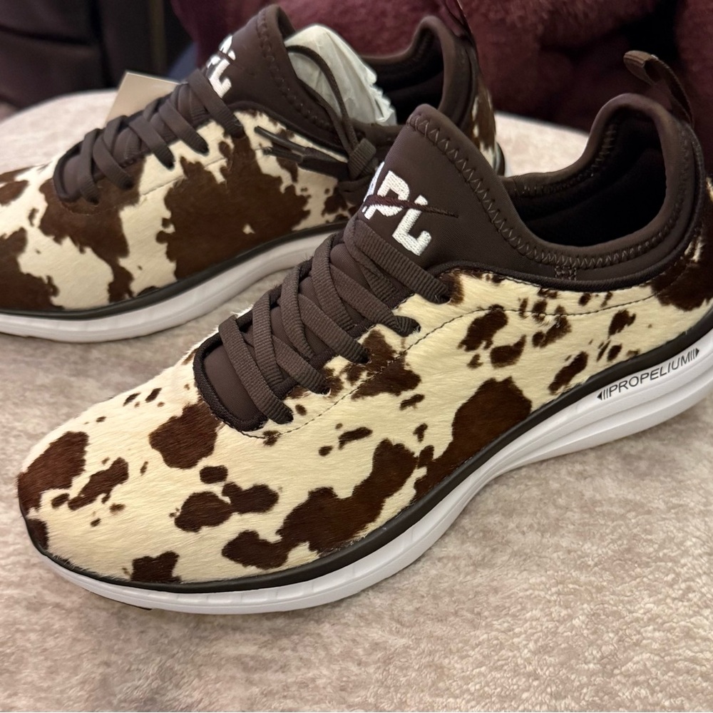 NIB APL Women's Iconic Phantom Shoes Sneakers Deep Brown/ White/Cow 7.5 - Picture 2 of 10